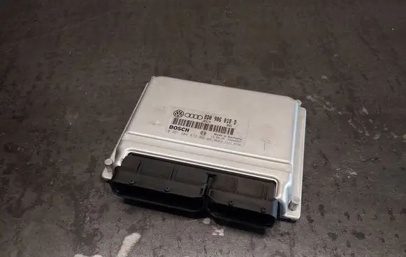 Audi A4 S4 B5 8D Engine control unit/module 8D0906018D 0261204873