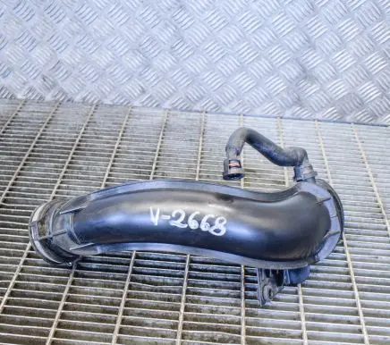 Ford Focus Air intake duct part CV619C623KA