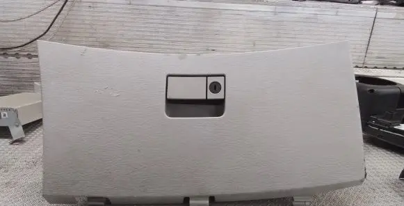 Chrysler Pacifica Glove box lid/cover 