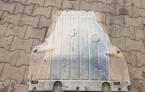 Engine splash shield/under tray