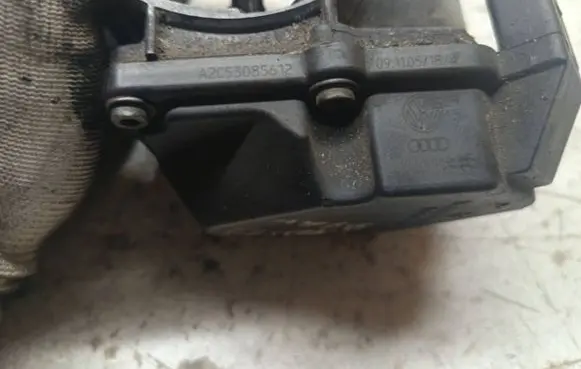 Volkswagen Golf Plus Throttle valve 03G128063A V320