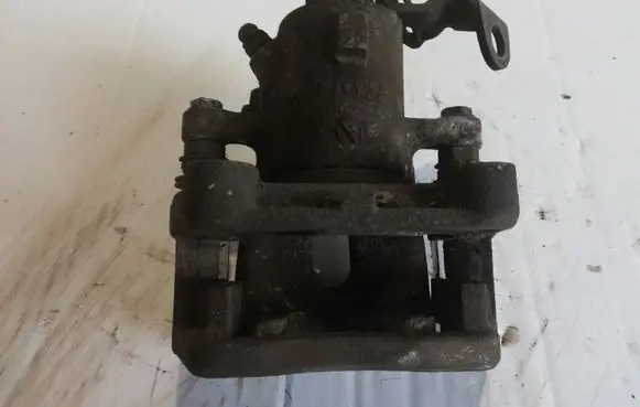 Opel Zafira B Rear brake caliper