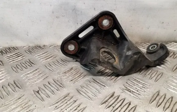 Skoda Octavia Mk2 (1Z) Gear shift cable bracket 1K0711789J