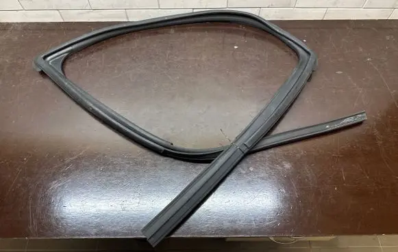 Honda Jazz Rubber seal front door window/glass 