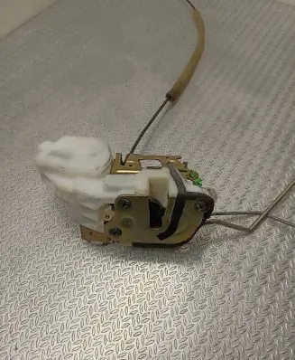 Mitsubishi Outlander Front door lock