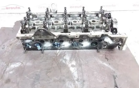 Mercedes-Benz Sprinter W906 Engine head R6110160504 1077BC020