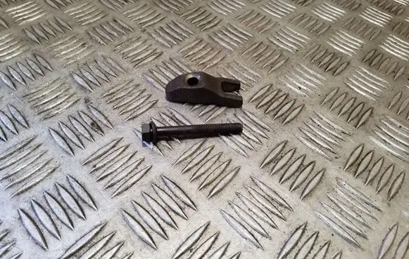 KIA Rio Fuel Injector clamp holder