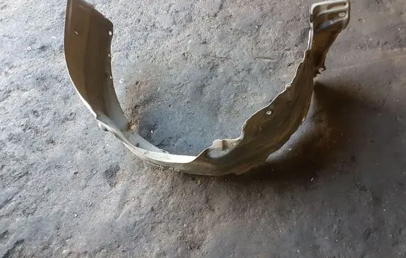 Toyota Avensis T220 Front wheel arch liner splash guards