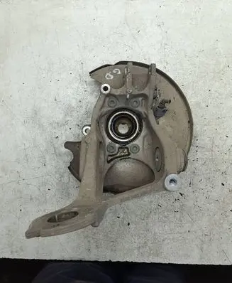 Rear wheel hub spindle/knuckle