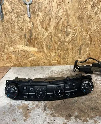 Mercedes-Benz E W211 Climate control unit 2118300490