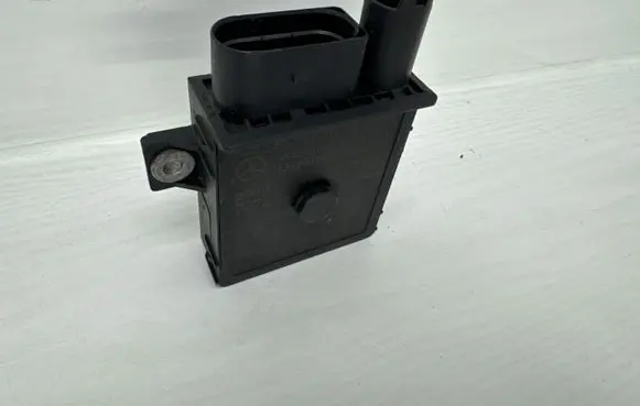Mercedes-Benz S W221 Glow plug pre-heat relay A6421532079 0522140202 DC8G0227