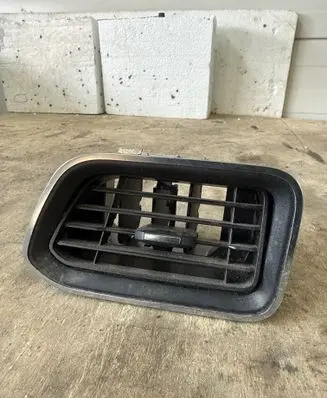 Nissan NV400 Dashboard air vent grill cover trim 687518035R