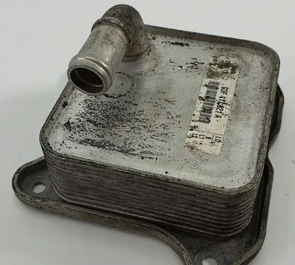 Volkswagen Beetle A5 Engine oil radiator 03F117021A