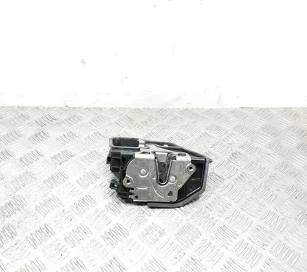 BMW 1 E81 E87 Front door lock 7154620