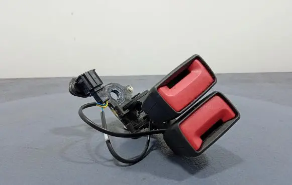 Nissan Atleon Front seatbelt 5FA857739