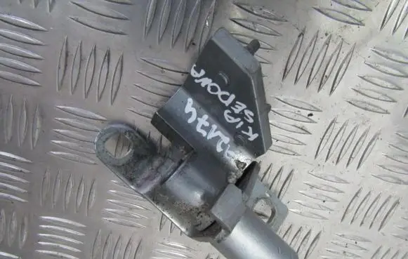 KIA Sedona Front door upper hinge