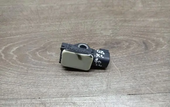 Volvo XC70 Airbag deployment crash/impact sensor 30712107