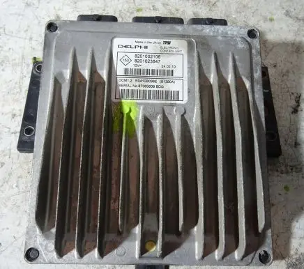 Dacia Sandero Engine control unit/module ECU 8201002106