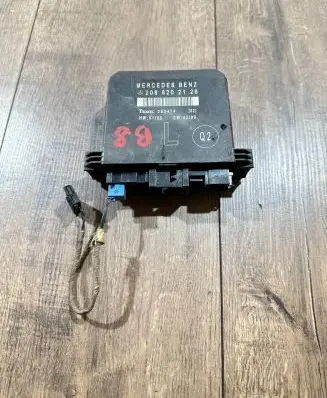 Mercedes-Benz CLK A208 C208 Door control unit/module 2088202126 352474 20820212