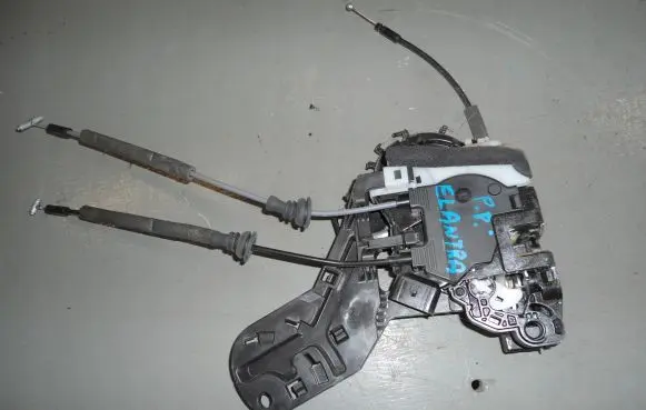Hyundai Elantra Front door lock