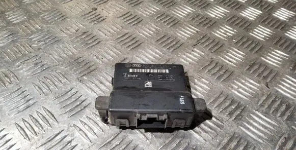 Audi A3 S3 8P Gateway control module 1K0907530D 1K0907951