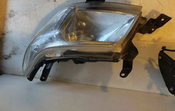 Toyota Hilux (AN10, AN20, AN30) Headlight/headlamp