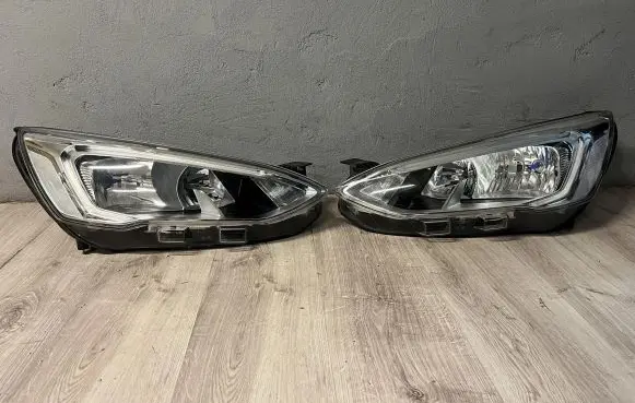 Ford Focus Headlight/headlamp JX7B-13W030-AE