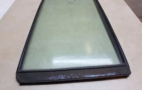 Mitsubishi Pajero Rear vent window glass 43R00033