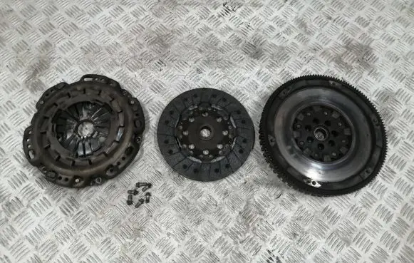 Mercedes-Benz A W176 Dual mass flywheel 