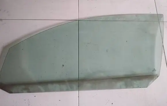 Volkswagen Golf V Front door window glass four-door AS2