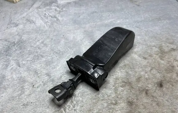 Volkswagen Polo VI Rear glass lock/latch C749 5E0837267A