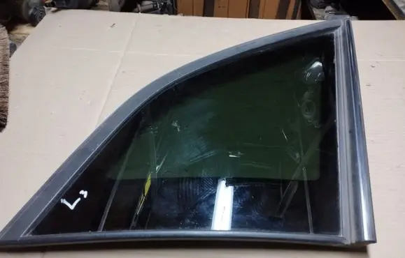 Chrysler Pacifica Rear side window