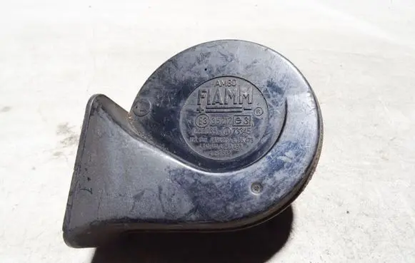 Audi A8 S8 D2 4D Horn signal 35717