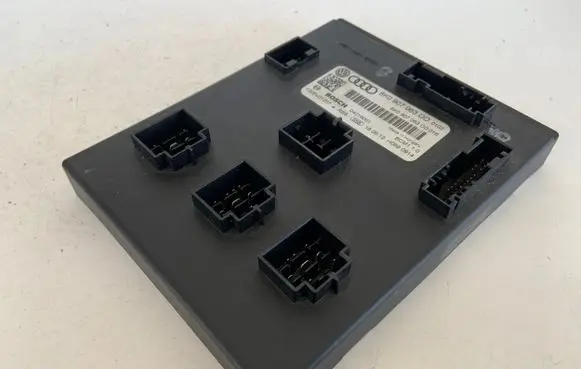 Audi A5 8T 8F Comfort/convenience module 8K0907063DD
