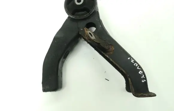 Peugeot 4007 Engine mount bracket
