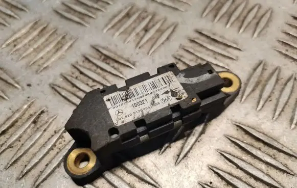 Mercedes-Benz C W203 Airbag deployment crash/impact sensor 0018209126