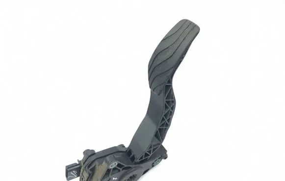 Accelerator throttle pedal