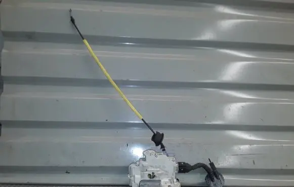 Audi A6 S6 C6 4F Rear door lock 4F0839016