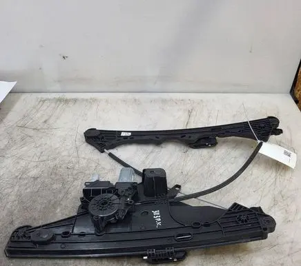 Peugeot 2008 II Front door window regulator with motor 9828130780
