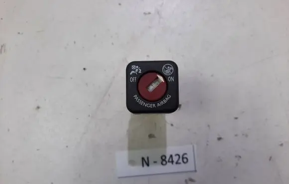 Passenger airbag on/off switch