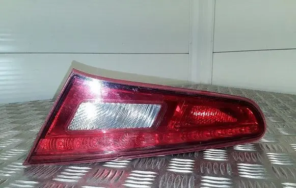 Alfa Romeo Giulietta Tailgate rear/tail lights 50513400