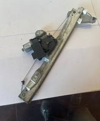 Peugeot 308 SW Front door electric window regulator 9657247580 0130822369 1T0802187