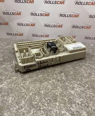 Ford Focus Fuse module 6M5T14014 R15F45F71 4M5T14A073