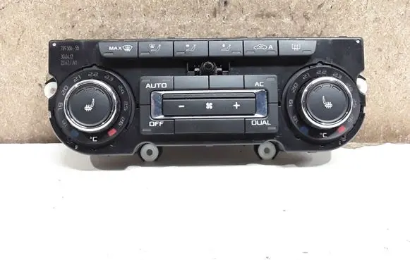 Skoda Octavia Mk2 (1Z) Climate control unit 3T0907044BL