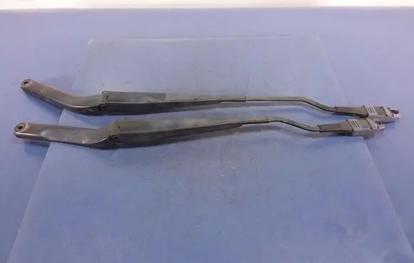 Ford Mustang V Front wiper blade arm 