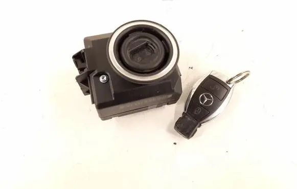 Mercedes-Benz C W204 Ignition lock 2079052600 2079052700