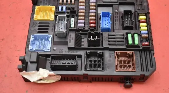 Opel Mokka Fuse box set 9855665080