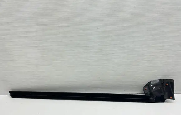 Tesla Model 3 Rubber seal front door window/glass 109049500E