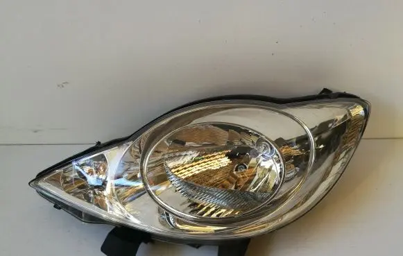 Peugeot 107 Headlight/headlamp 811500H030