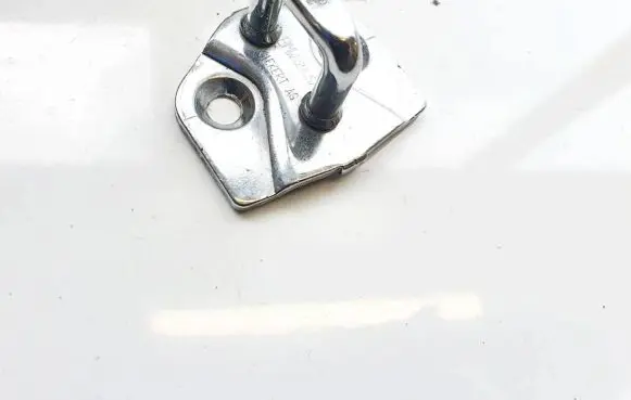 BMW 7 E65 E66 Front door lock loop/hook striker 8240573